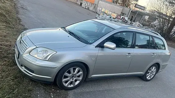 Toyota Avensis 2005 photo 2