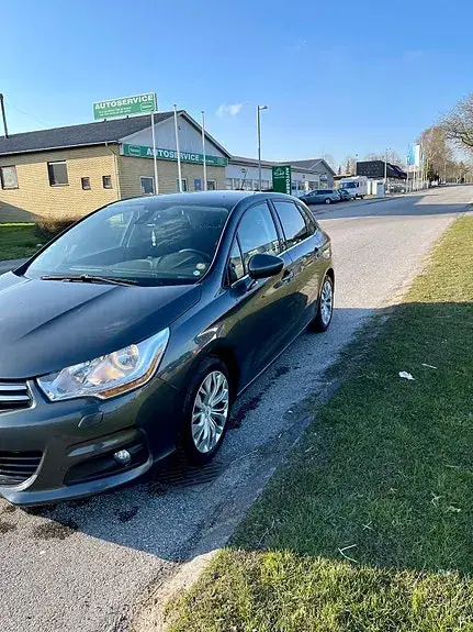 Citroen C4 2012 photo 2