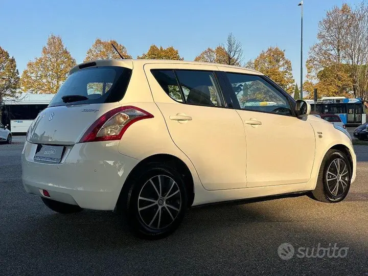 Suzuki Swift 2015 photo 5