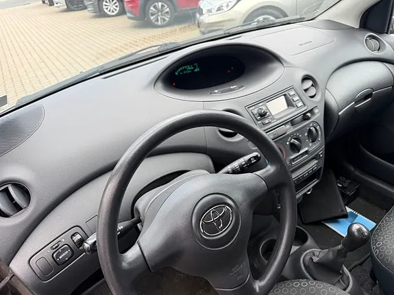 Toyota Yaris 2004 photo 5