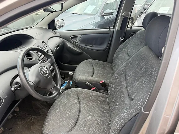 Toyota Yaris 2004 photo 4