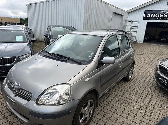 Toyota Yaris 2004 photo 3