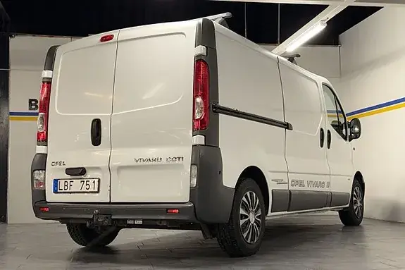 Opel Vivaro 2011 photo 5