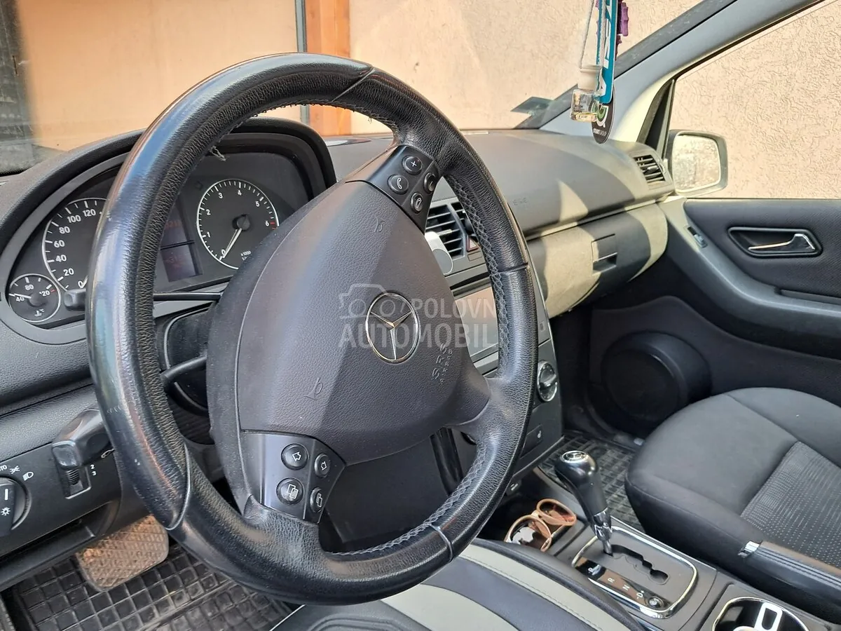 Mercedes-Benz A 160 2012 photo 5