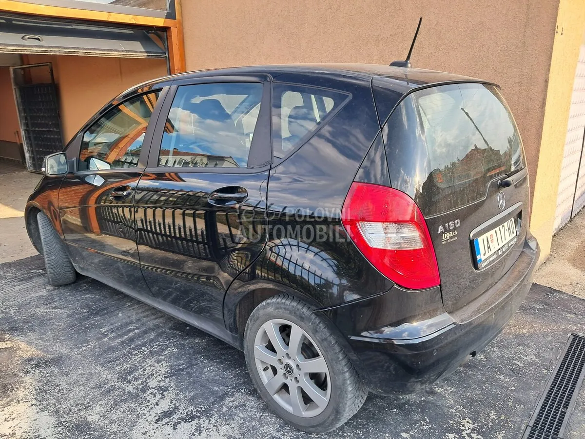Mercedes-Benz A 160 2012 photo 2