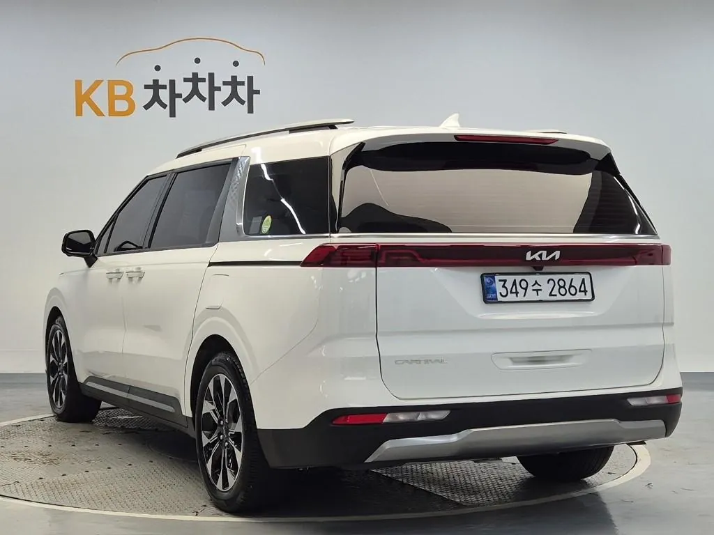 Kia Carnival 2023 photo 2