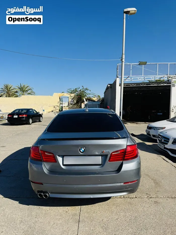 BMW 5 Series 2011 photo 2