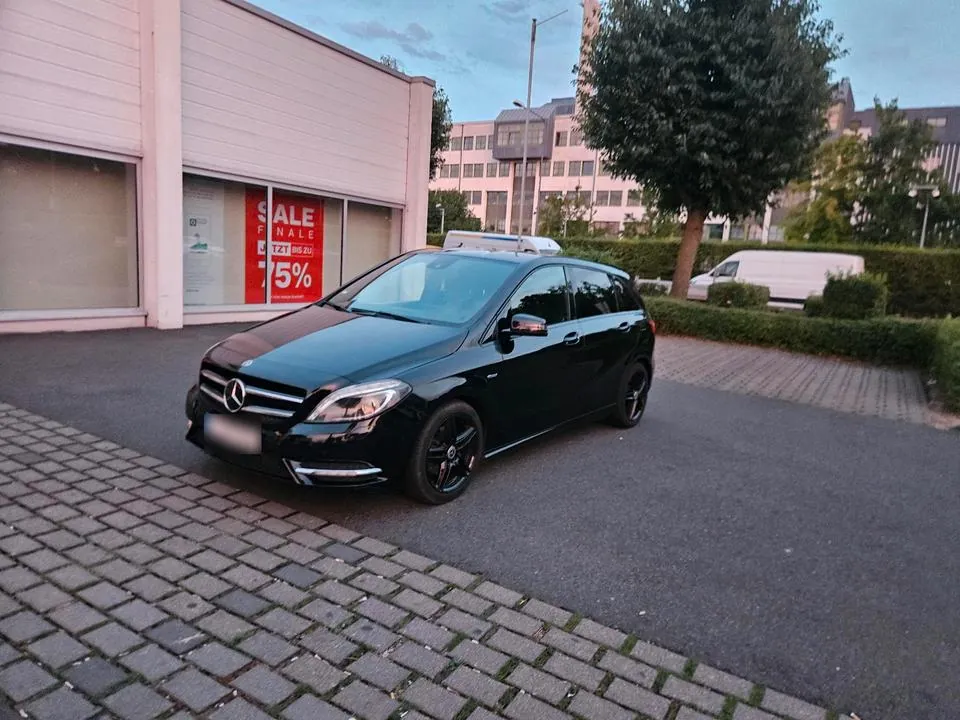 Mercedes-Benz B 200