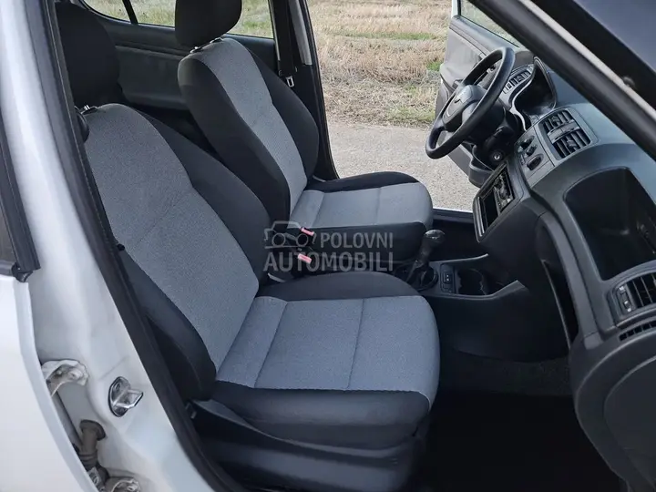 Skoda Fabia 2012 photo 4