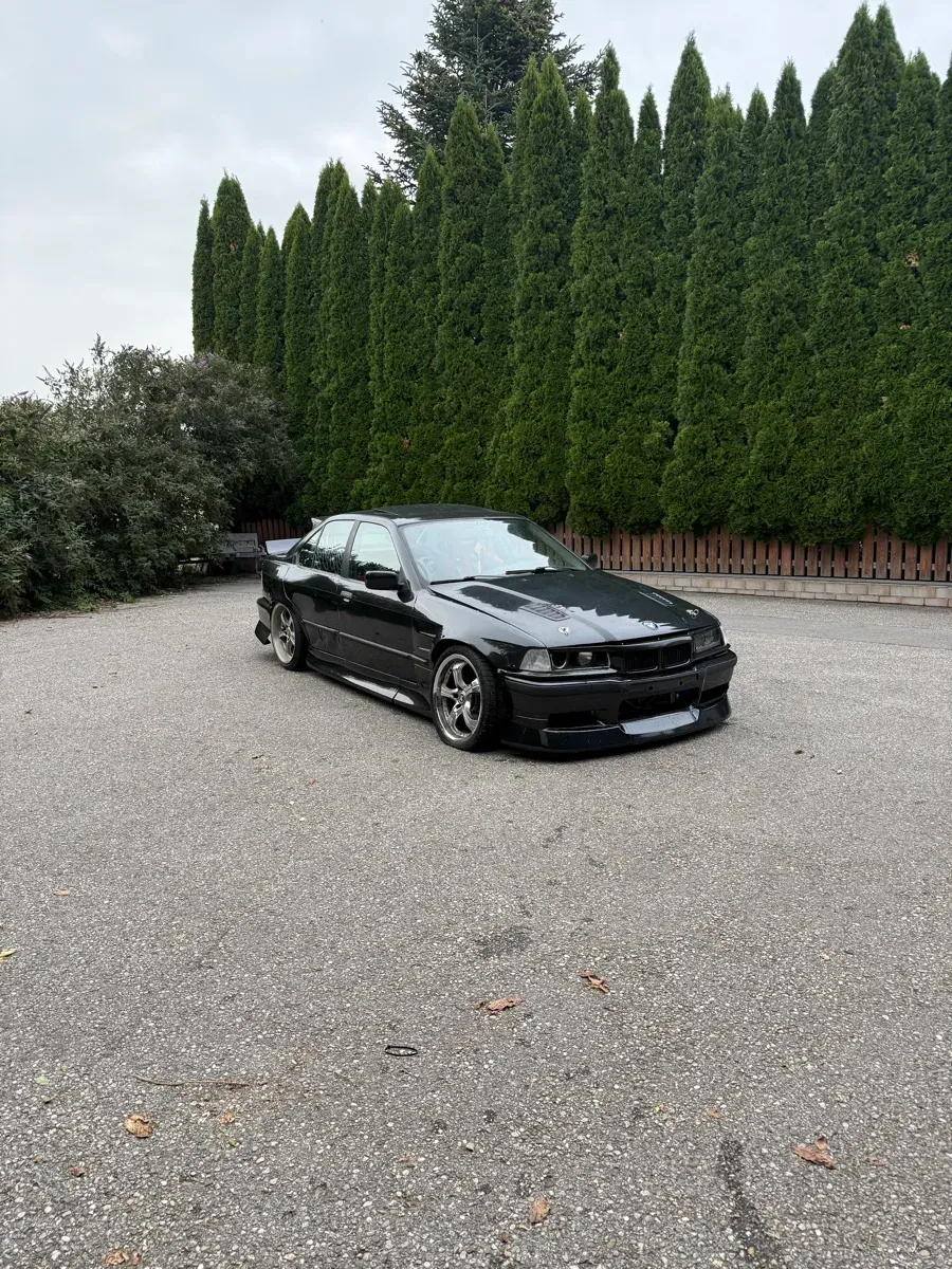 BMW 3 Series 1992 photo 2