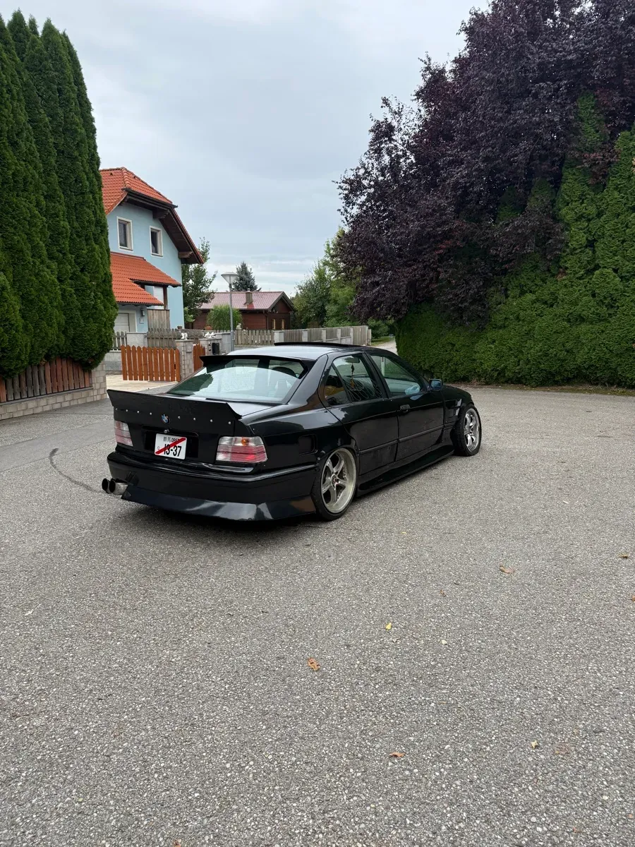 BMW 3 Series 1992 photo 3
