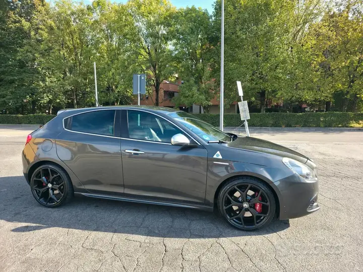 Alfa Romeo Giulietta 2012 photo 5