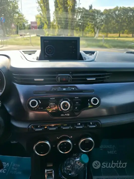 Alfa Romeo Giulietta 2012 photo 2