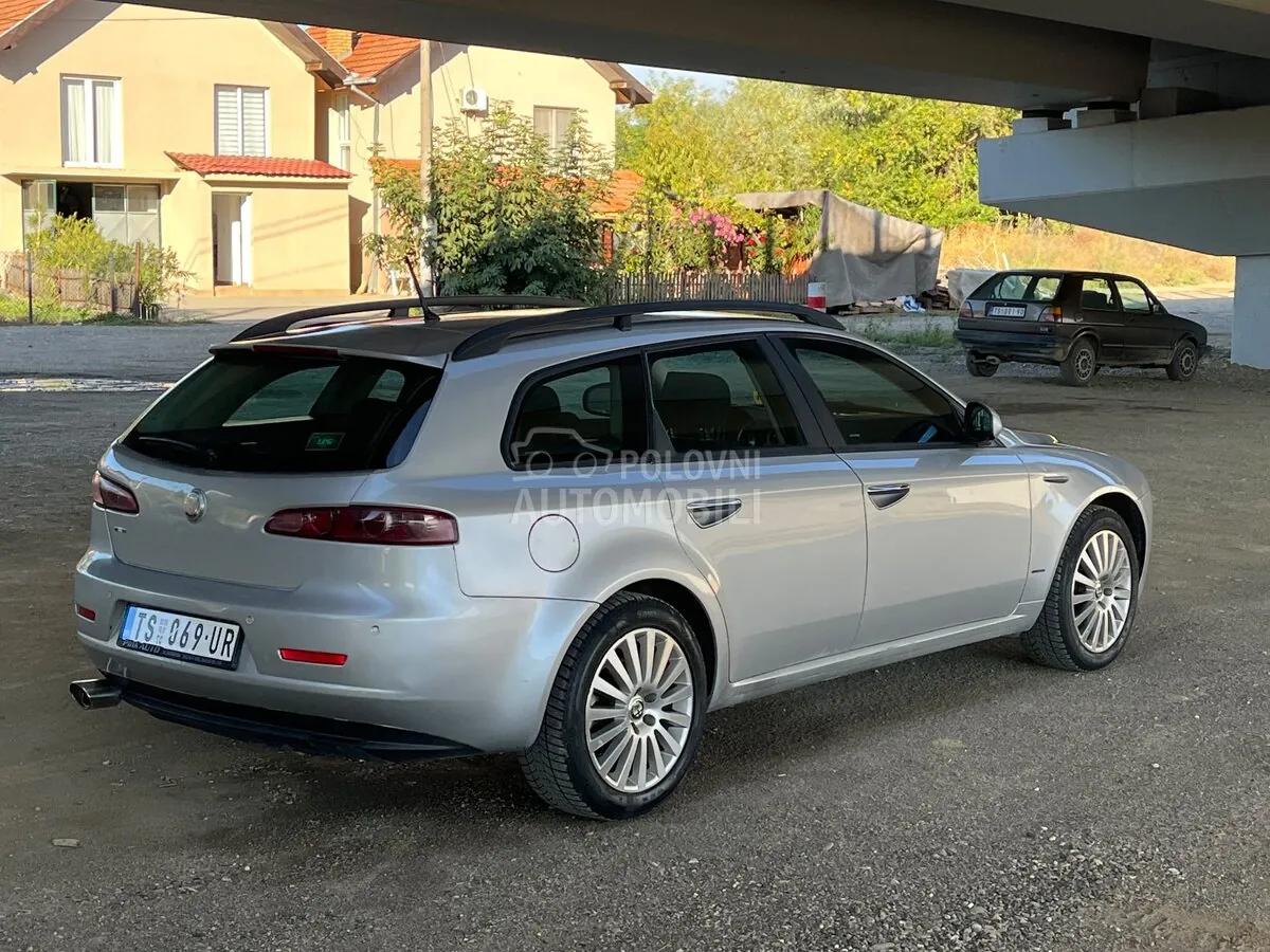Alfa Romeo 159 2008 photo 4