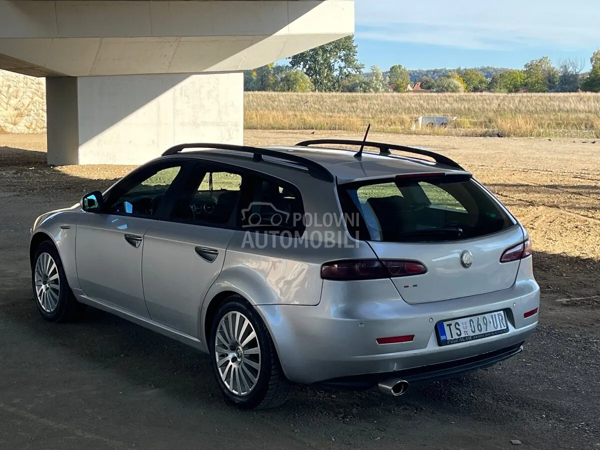 Alfa Romeo 159 2008 photo 5