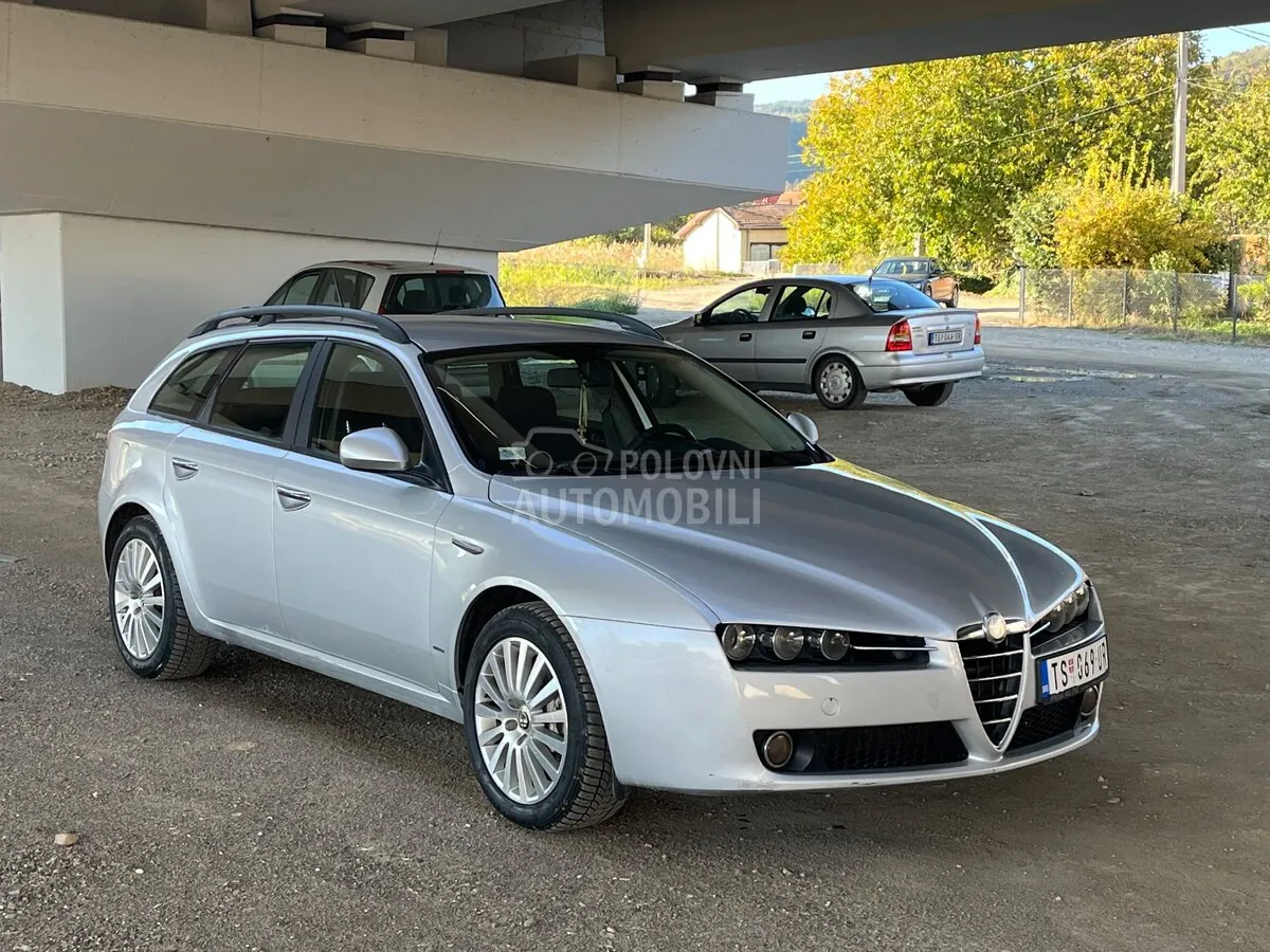 Alfa Romeo 159 2008 photo 3