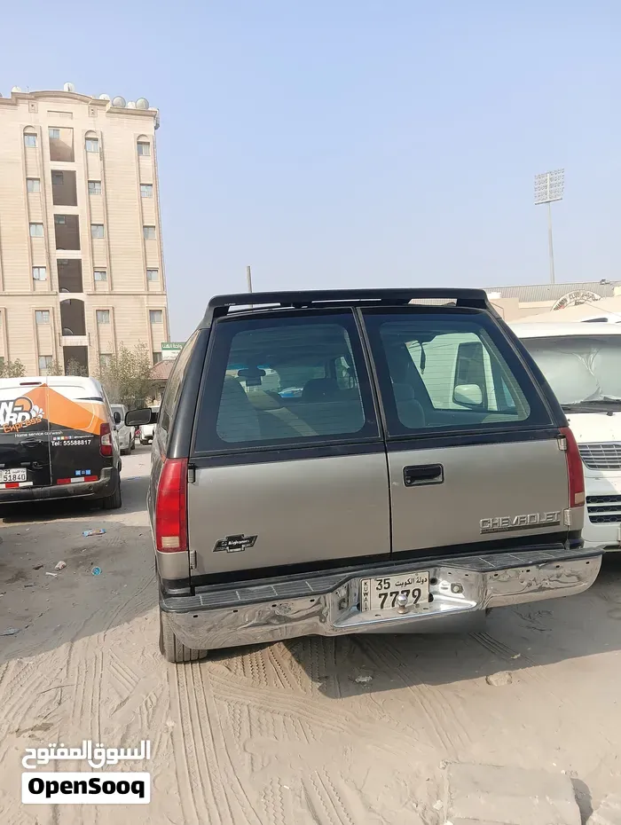 Chevrolet Suburban 1999 photo 2