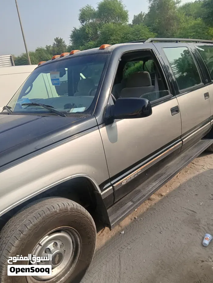 Chevrolet Suburban 1999 photo 3