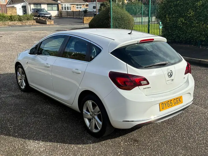 Vauxhall Astra 2015 photo 5
