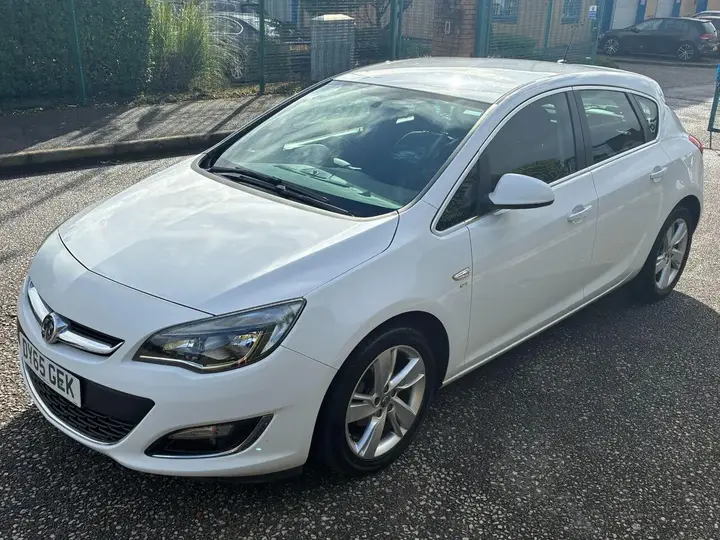 Vauxhall Astra 2015 photo 4