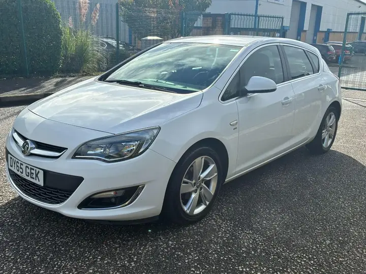 Vauxhall Astra 2015 photo 3