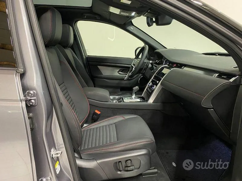 Land Rover Discovery Sport 2024 photo 3