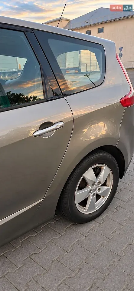 Renault Scenic 2010 photo 5