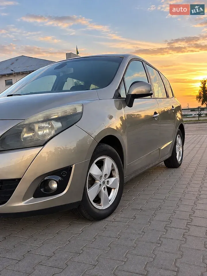 Renault Scenic 2010 photo 2