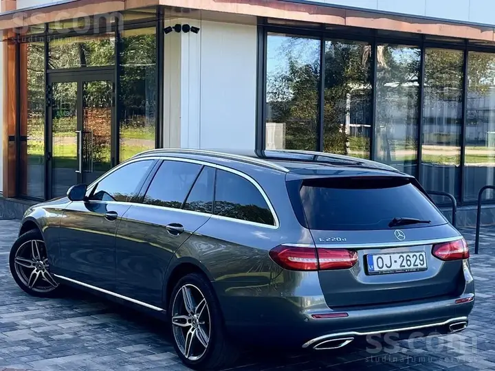 Mercedes-Benz E220 2016 photo 2
