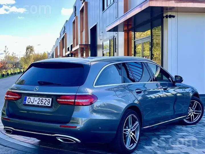 Mercedes-Benz E220 2016 photo 4