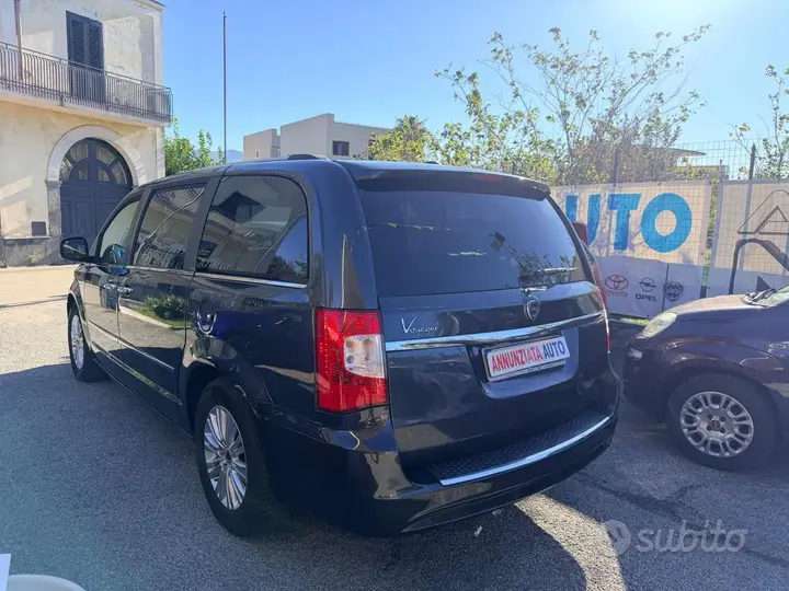 Lancia Voyager 2015 photo 4