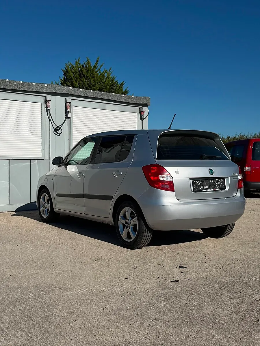 Skoda Fabia 2012 photo 3