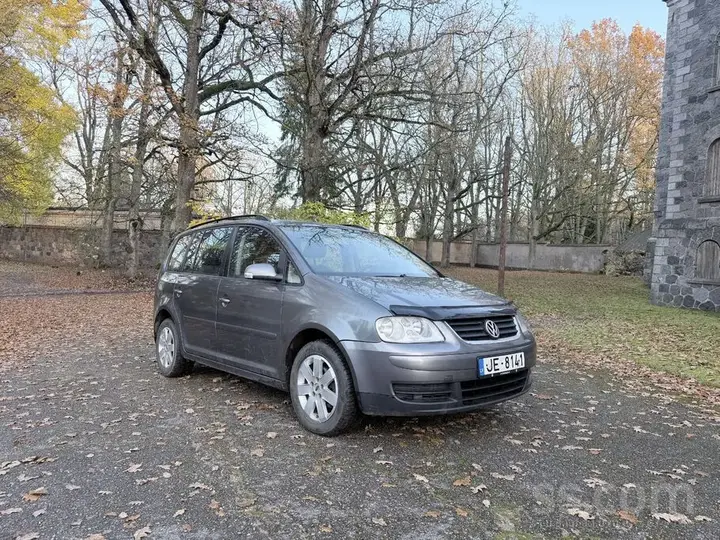 Volkswagen Touran 2004 photo 2