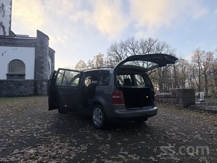 Volkswagen Touran 2004 photo 5