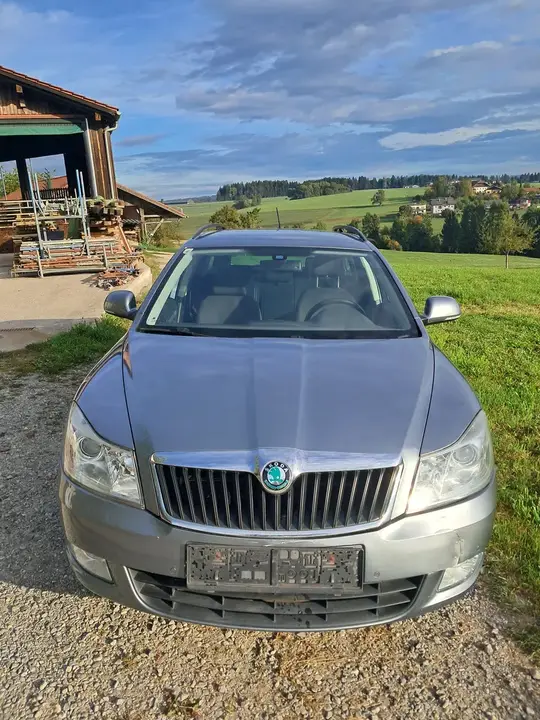 Skoda Octavia Combi 2013 photo 2