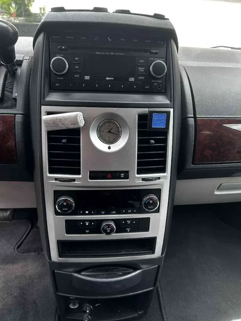 Chrysler Voyager 2011 photo 3