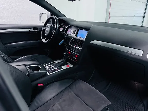 Audi Q7 2012 photo 4