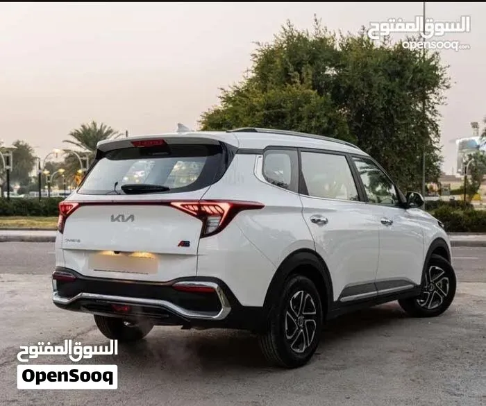 Kia Carens 2023 photo 3