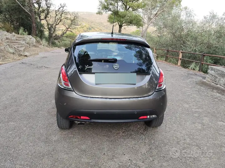 Lancia Ypsilon 2015 photo 2