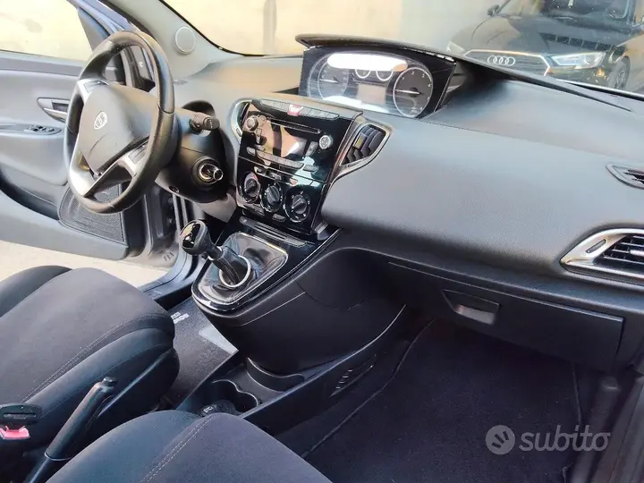 Lancia Ypsilon 2015 photo 5