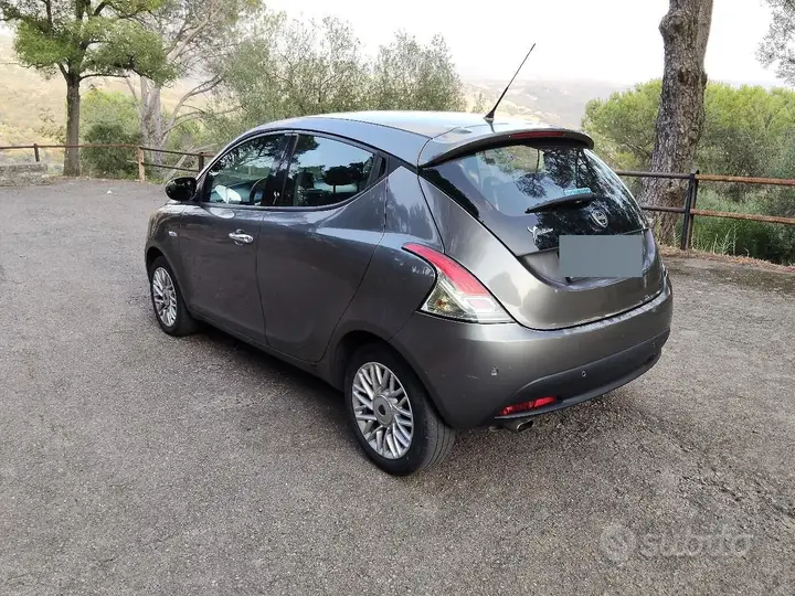 Lancia Ypsilon