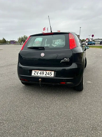 Fiat Grande Punto 2009 photo 2