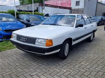 Audi 100 1985 photo 2