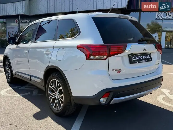 Mitsubishi Outlander 2015 photo 5