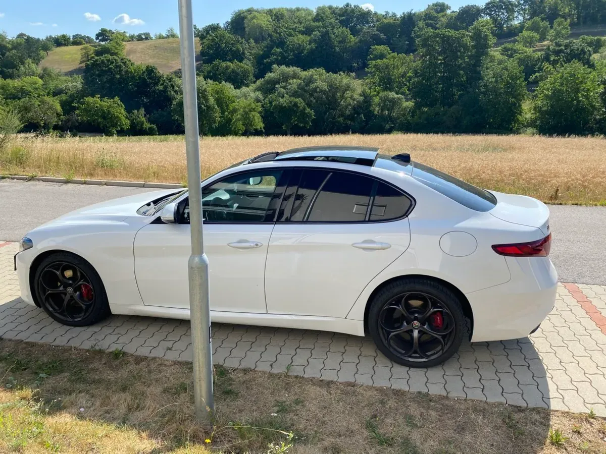 Alfa Romeo Giulia 2017 photo 3