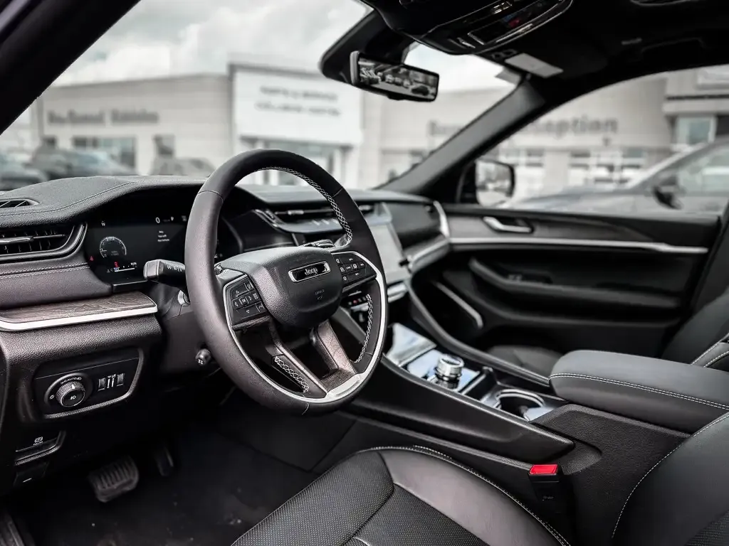 Jeep Grand Cherokee 2026 photo 3