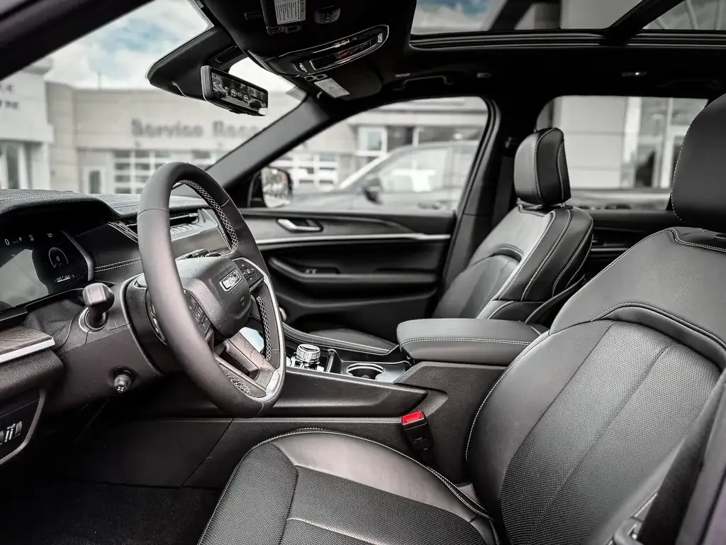 Jeep Grand Cherokee 2026 photo 4