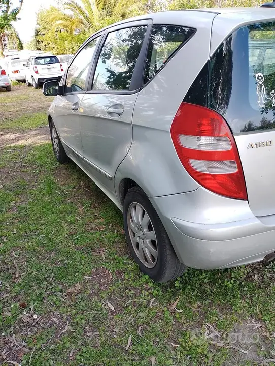 Mercedes-Benz A 180 2006 photo 4