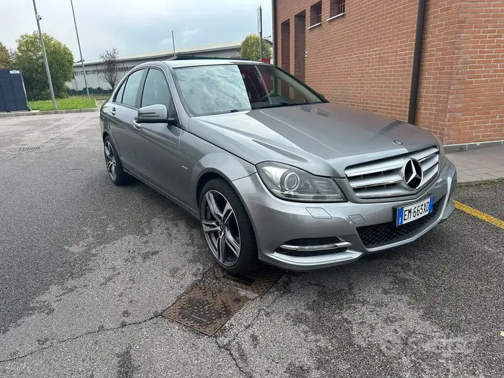 Mercedes-Benz C200