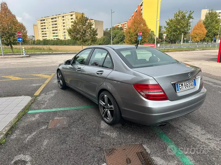 Mercedes-Benz C200 2012 photo 4